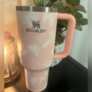Stanley Peach and White tie dye 40 oz